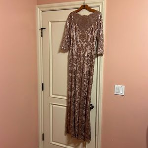 Tadashi Shoji elegant evening gown